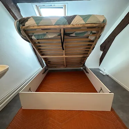 بيت ضيافة De La Gare Simple تارْب